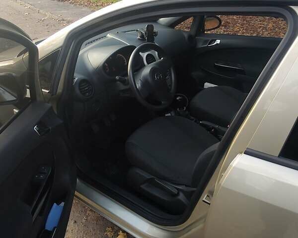 Бежевий Опель Корса, об'ємом двигуна 1.23 л та пробігом 170 тис. км за 4200 $, фото 10 на Automoto.ua