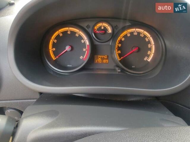 Бежевий Опель Корса, об'ємом двигуна 1.23 л та пробігом 170 тис. км за 4200 $, фото 6 на Automoto.ua