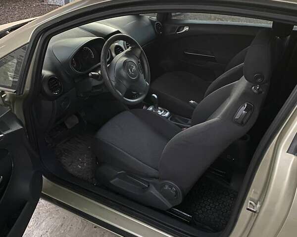 Бежевый Опель Корса, объемом двигателя 1.23 л и пробегом 180 тыс. км за 4600 $, фото 3 на Automoto.ua