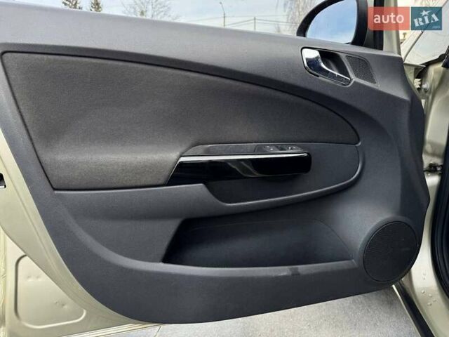 Бежевый Опель Корса, объемом двигателя 1.23 л и пробегом 142 тыс. км за 5300 $, фото 9 на Automoto.ua