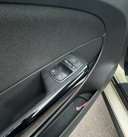 Бежевий Опель Корса, об'ємом двигуна 1.23 л та пробігом 197 тис. км за 5000 $, фото 2 на Automoto.ua