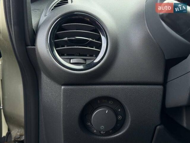 Бежевый Опель Корса, объемом двигателя 1.23 л и пробегом 142 тыс. км за 5300 $, фото 14 на Automoto.ua