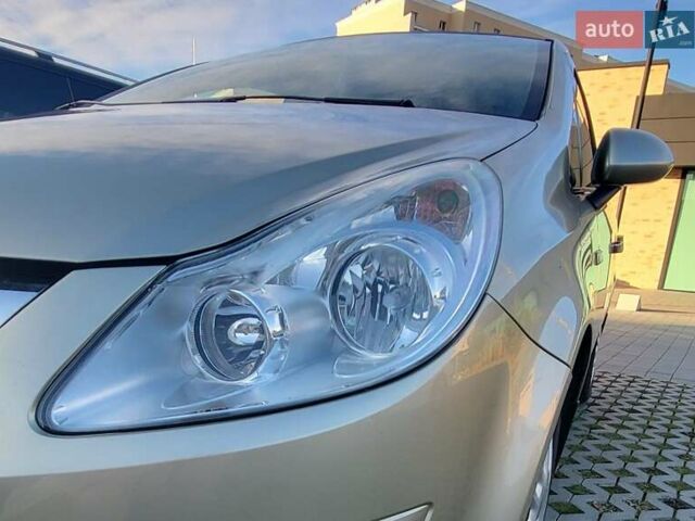 Бежевий Опель Корса, об'ємом двигуна 1.2 л та пробігом 155 тис. км за 5000 $, фото 12 на Automoto.ua
