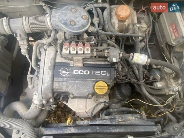 Черный Опель Корса, объемом двигателя 1 л и пробегом 310 тыс. км за 1500 $, фото 4 на Automoto.ua