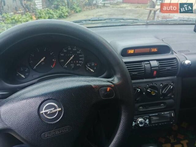 Черный Опель Корса, объемом двигателя 1.2 л и пробегом 235 тыс. км за 2200 $, фото 8 на Automoto.ua