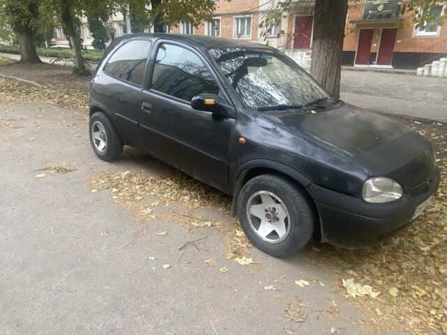 Черный Опель Корса, объемом двигателя 1 л и пробегом 310 тыс. км за 1500 $, фото 2 на Automoto.ua