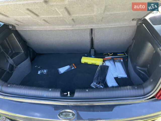 Черный Опель Корса, объемом двигателя 1.2 л и пробегом 400 тыс. км за 2400 $, фото 6 на Automoto.ua