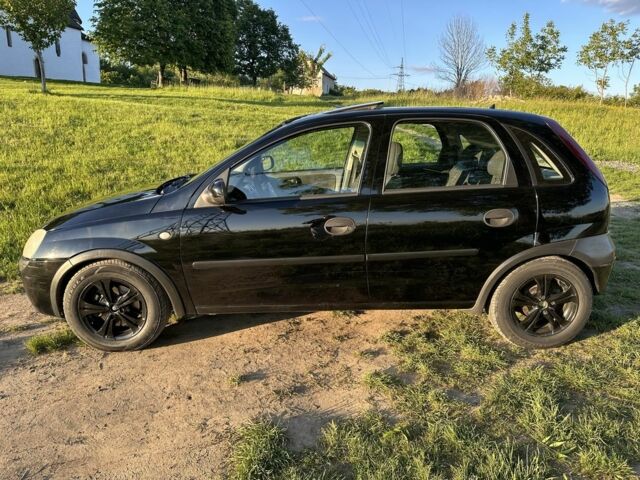 Черный Опель Корса, объемом двигателя 1.7 л и пробегом 340 тыс. км за 3000 $, фото 6 на Automoto.ua