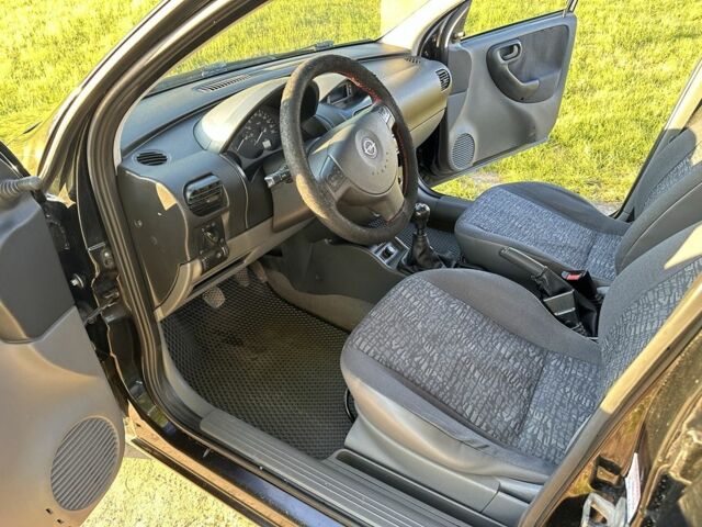 Черный Опель Корса, объемом двигателя 1.7 л и пробегом 340 тыс. км за 3000 $, фото 11 на Automoto.ua