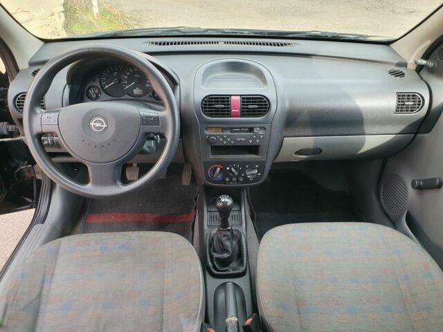 Черный Опель Корса, объемом двигателя 1 л и пробегом 204 тыс. км за 1600 $, фото 5 на Automoto.ua