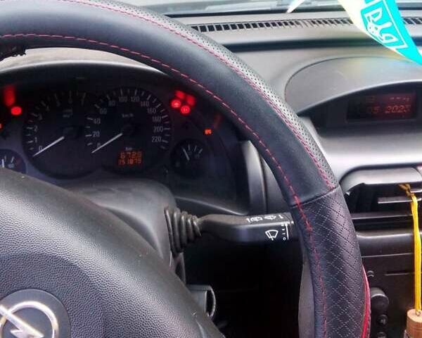 Черный Опель Корса, объемом двигателя 1.39 л и пробегом 365 тыс. км за 2500 $, фото 4 на Automoto.ua