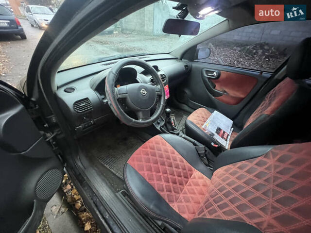 Черный Опель Корса, объемом двигателя 1.39 л и пробегом 280 тыс. км за 2200 $, фото 6 на Automoto.ua