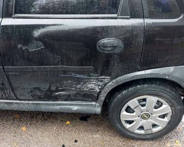 Черный Опель Корса, объемом двигателя 1.39 л и пробегом 365 тыс. км за 2500 $, фото 3 на Automoto.ua