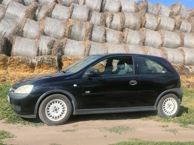 Черный Опель Корса, объемом двигателя 1 л и пробегом 215 тыс. км за 2300 $, фото 3 на Automoto.ua