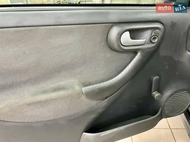 Черный Опель Корса, объемом двигателя 0.97 л и пробегом 260 тыс. км за 2999 $, фото 21 на Automoto.ua