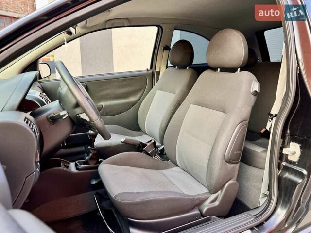 Черный Опель Корса, объемом двигателя 1.2 л и пробегом 140 тыс. км за 3300 $, фото 6 на Automoto.ua