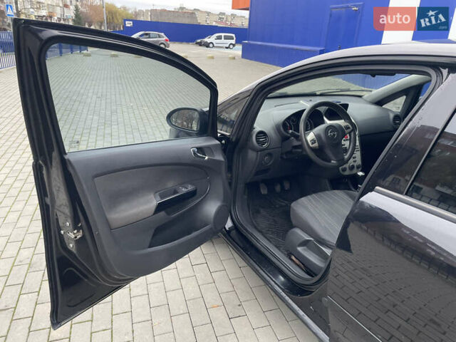 Черный Опель Корса, объемом двигателя 1.2 л и пробегом 210 тыс. км за 3200 $, фото 12 на Automoto.ua