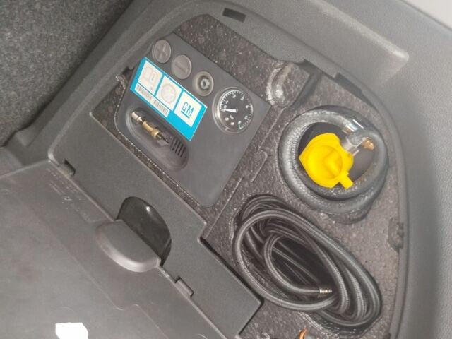 Чорний Опель Корса, об'ємом двигуна 1.2 л та пробігом 250 тис. км за 3600 $, фото 4 на Automoto.ua