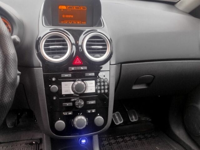 Чорний Опель Корса, об'ємом двигуна 1.2 л та пробігом 250 тис. км за 3600 $, фото 7 на Automoto.ua