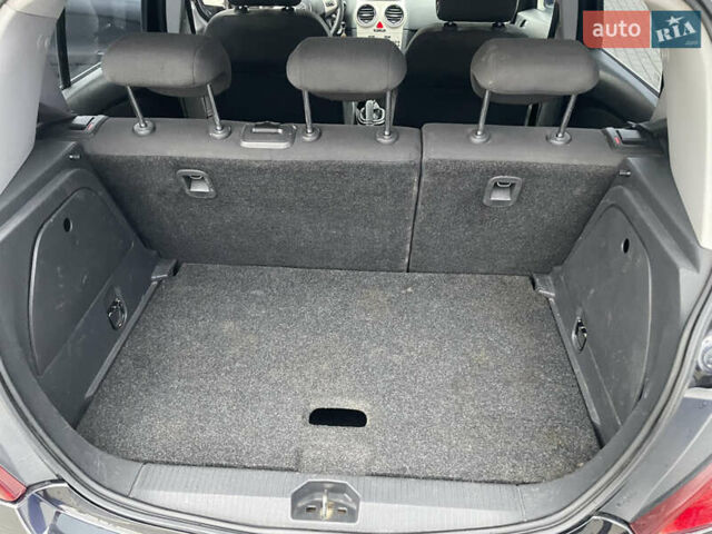 Черный Опель Корса, объемом двигателя 1.2 л и пробегом 210 тыс. км за 3200 $, фото 24 на Automoto.ua