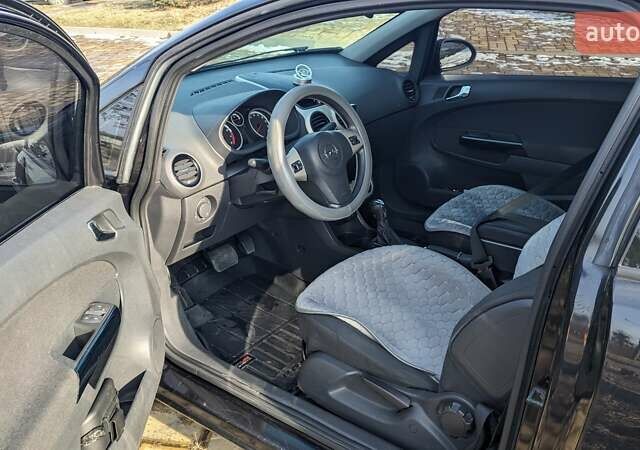 Черный Опель Корса, объемом двигателя 1.4 л и пробегом 253 тыс. км за 5599 $, фото 4 на Automoto.ua