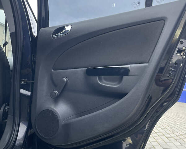 Черный Опель Корса, объемом двигателя 1.2 л и пробегом 210 тыс. км за 3200 $, фото 20 на Automoto.ua