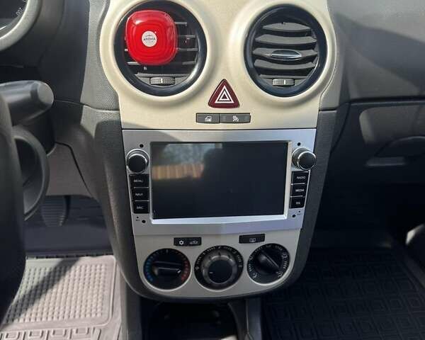 Черный Опель Корса, объемом двигателя 1.23 л и пробегом 230 тыс. км за 4300 $, фото 2 на Automoto.ua