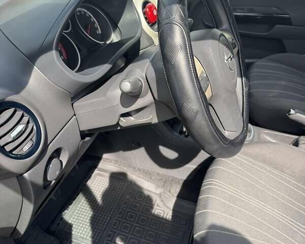 Черный Опель Корса, объемом двигателя 1.23 л и пробегом 230 тыс. км за 4300 $, фото 4 на Automoto.ua