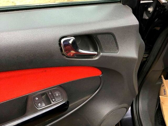 Черный Опель Корса, объемом двигателя 12 л и пробегом 351 тыс. км за 3700 $, фото 8 на Automoto.ua