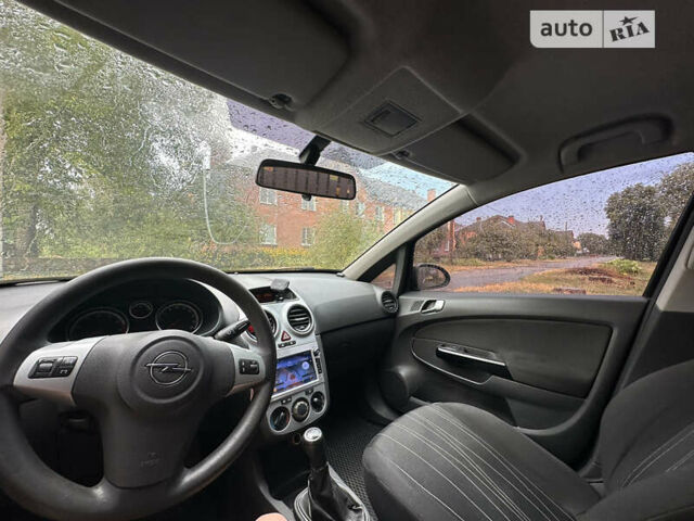 Черный Опель Корса, объемом двигателя 1.2 л и пробегом 139 тыс. км за 3999 $, фото 7 на Automoto.ua