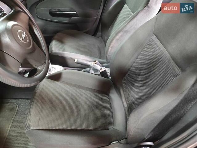 Черный Опель Корса, объемом двигателя 1.34 л и пробегом 170 тыс. км за 4800 $, фото 8 на Automoto.ua
