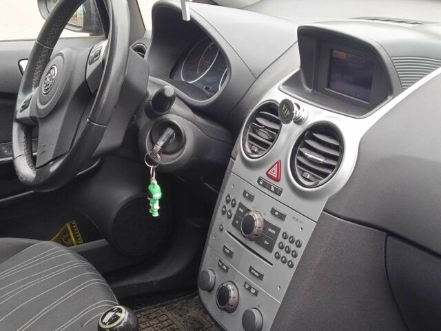 Чорний Опель Корса, об'ємом двигуна 0 л та пробігом 240 тис. км за 4000 $, фото 2 на Automoto.ua