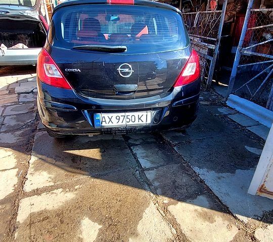 Черный Опель Корса, объемом двигателя 1.2 л и пробегом 217 тыс. км за 4200 $, фото 2 на Automoto.ua