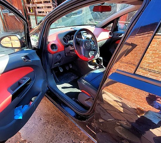 Черный Опель Корса, объемом двигателя 1.2 л и пробегом 217 тыс. км за 4200 $, фото 4 на Automoto.ua