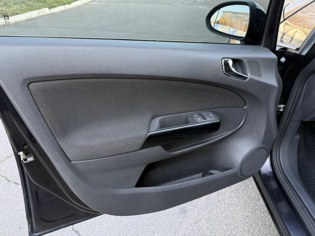 Чорний Опель Корса, об'ємом двигуна 1.2 л та пробігом 154 тис. км за 4800 $, фото 7 на Automoto.ua