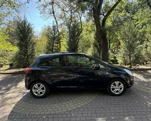 Черный Опель Корса, объемом двигателя 1.25 л и пробегом 195 тыс. км за 4200 $, фото 11 на Automoto.ua
