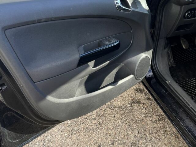 Черный Опель Корса, объемом двигателя 1.2 л и пробегом 344 тыс. км за 3399 $, фото 7 на Automoto.ua