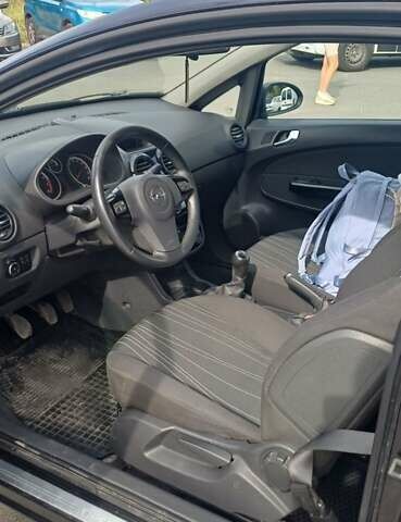 Черный Опель Корса, объемом двигателя 1.23 л и пробегом 100 тыс. км за 4700 $, фото 9 на Automoto.ua