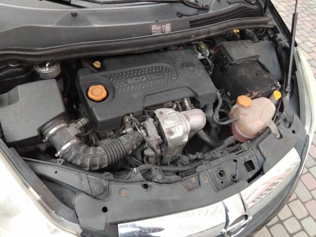 Черный Опель Корса, объемом двигателя 1.3 л и пробегом 343 тыс. км за 2700 $, фото 4 на Automoto.ua