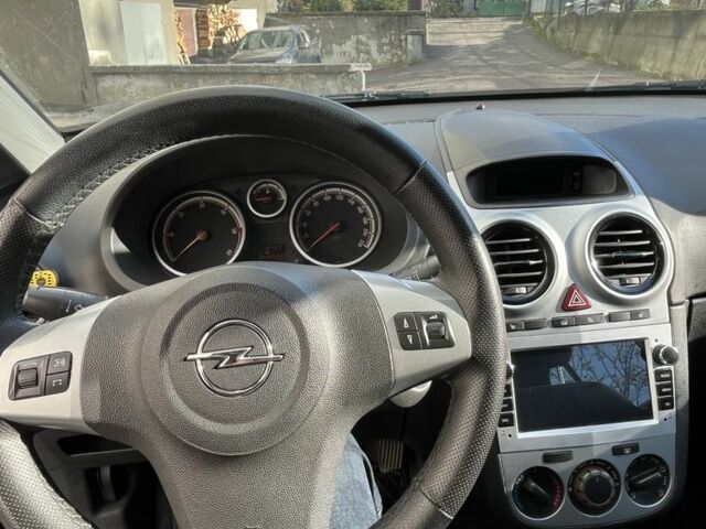 Черный Опель Корса, объемом двигателя 1.2 л и пробегом 344 тыс. км за 3399 $, фото 6 на Automoto.ua