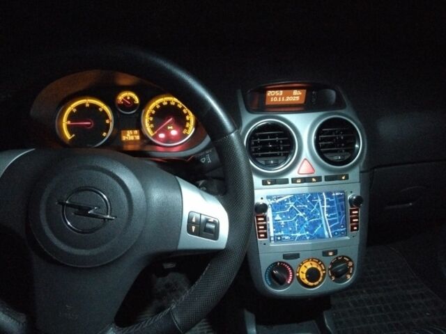 Черный Опель Корса, объемом двигателя 1.3 л и пробегом 343 тыс. км за 2700 $, фото 2 на Automoto.ua