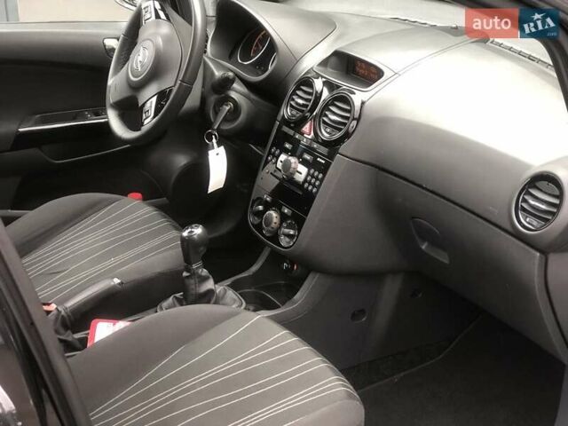 Черный Опель Корса, объемом двигателя 1.3 л и пробегом 174 тыс. км за 6150 $, фото 16 на Automoto.ua