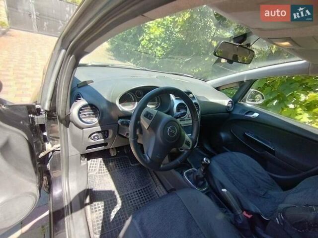 Черный Опель Корса, объемом двигателя 1.2 л и пробегом 177 тыс. км за 4900 $, фото 2 на Automoto.ua