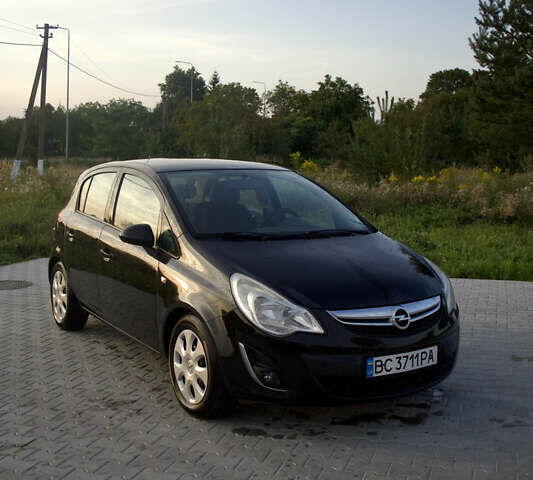 Черный Опель Корса, объемом двигателя 1.3 л и пробегом 269 тыс. км за 5460 $, фото 4 на Automoto.ua
