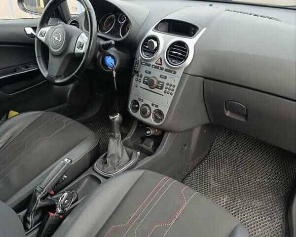 Черный Опель Корса, объемом двигателя 1.4 л и пробегом 210 тыс. км за 5550 $, фото 4 на Automoto.ua