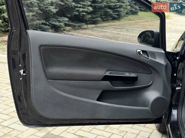 Черный Опель Корса, объемом двигателя 1.25 л и пробегом 134 тыс. км за 3900 $, фото 13 на Automoto.ua