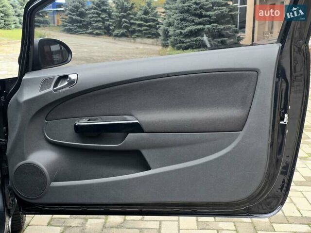 Черный Опель Корса, объемом двигателя 1.25 л и пробегом 134 тыс. км за 3900 $, фото 17 на Automoto.ua