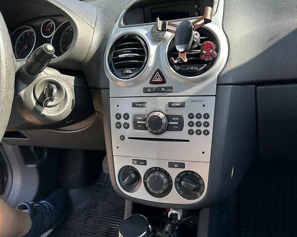 Черный Опель Корса, объемом двигателя 1.23 л и пробегом 55 тыс. км за 6200 $, фото 15 на Automoto.ua