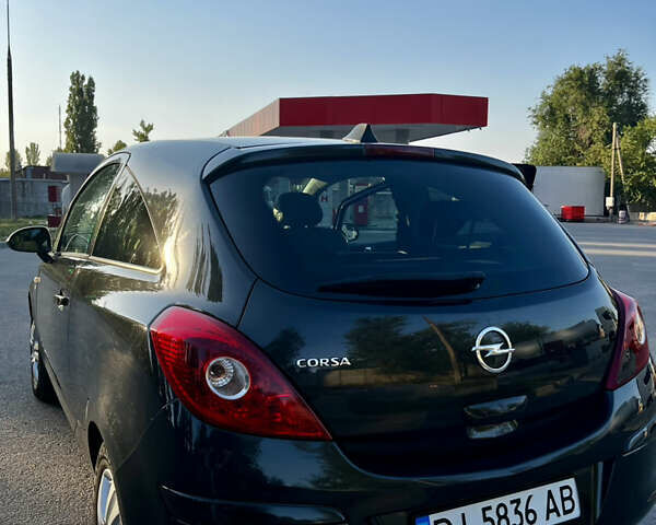 Черный Опель Корса, объемом двигателя 1.4 л и пробегом 210 тыс. км за 5550 $, фото 7 на Automoto.ua