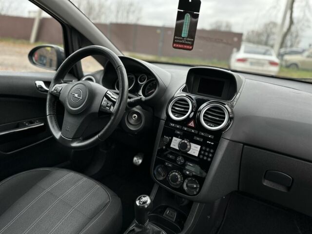 Черный Опель Корса, объемом двигателя 1.4 л и пробегом 232 тыс. км за 6000 $, фото 7 на Automoto.ua